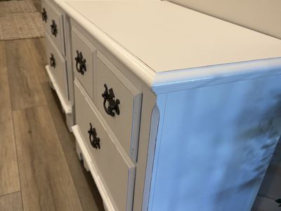 Gorgeous set of Thomasville nightstands