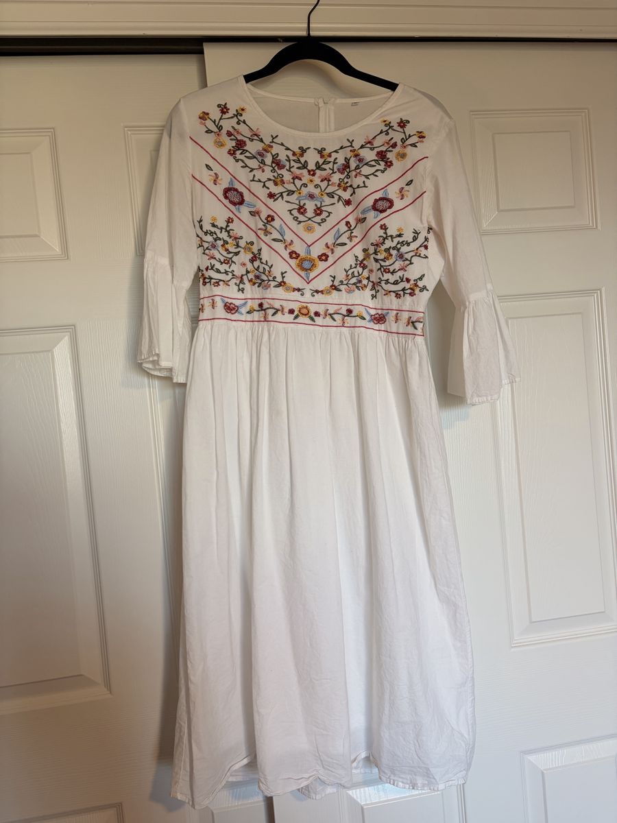 White Embroidered Bell Sleeve Midi Dress Women's Size M Boho Floral Cottagecore