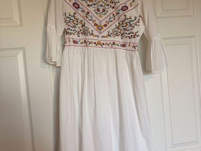 White Embroidered Bell Sleeve Midi Dress Women's Size M Boho Floral Cottagecore
