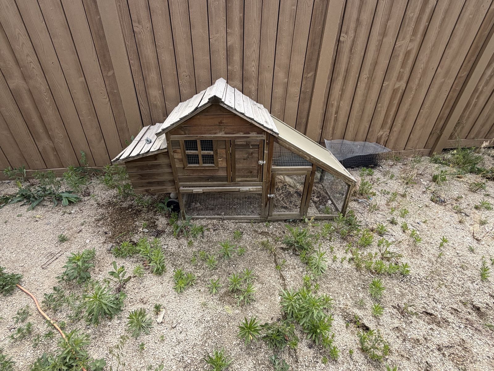 Wooden Chicken Coop with Run - Ideal for Small Flocks, Used needs a little tlc