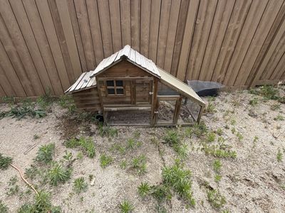 Wooden Chicken Coop with Run - Ideal for Small Flocks, Used needs a little tlc
