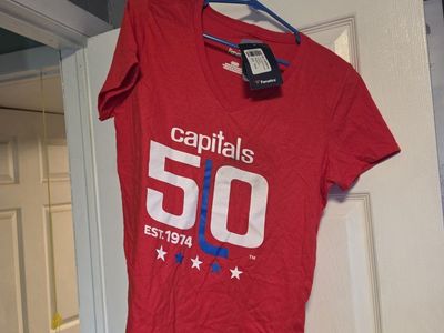 NWT Fanatics Washington Capitals 50th Anniversary V-Neck T-Shirt Red Size Medium