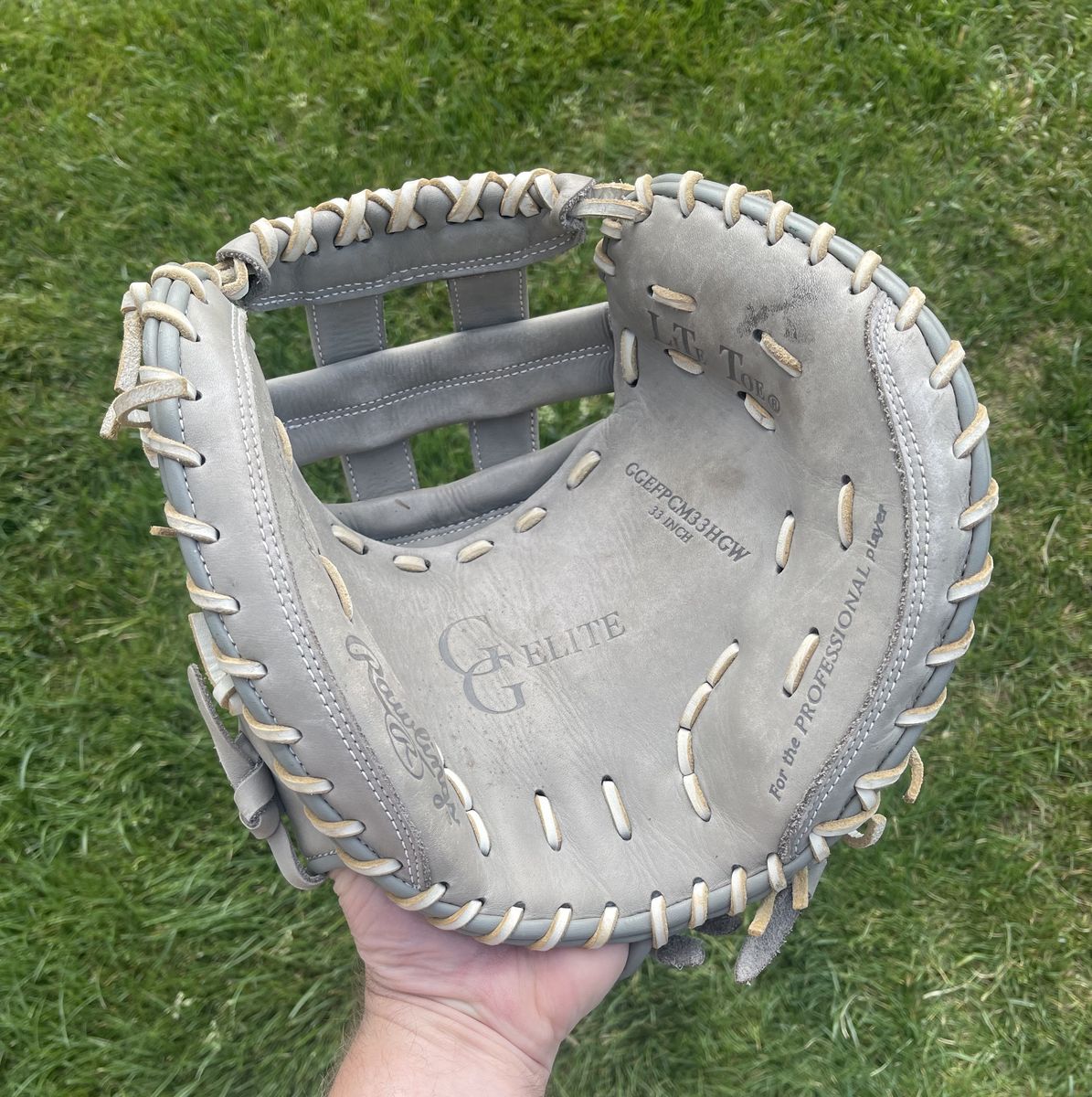 Rawlings Gold Glove Elite 33 in. Softball Glove