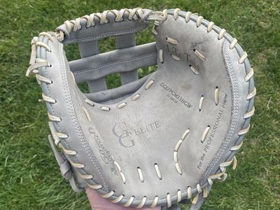 Rawlings Gold Glove Elite 33 in. Softball Glove