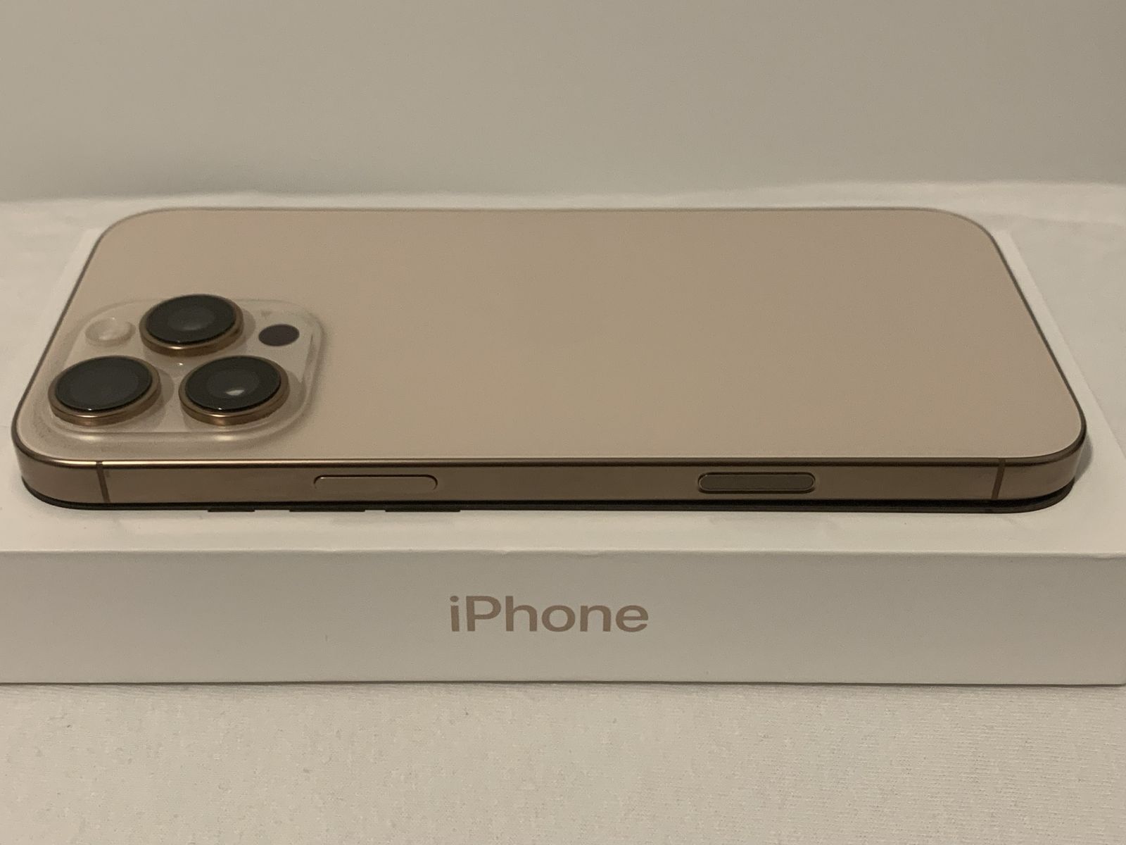 iPhone 16 Pro Max Gold 1TB Unlocked