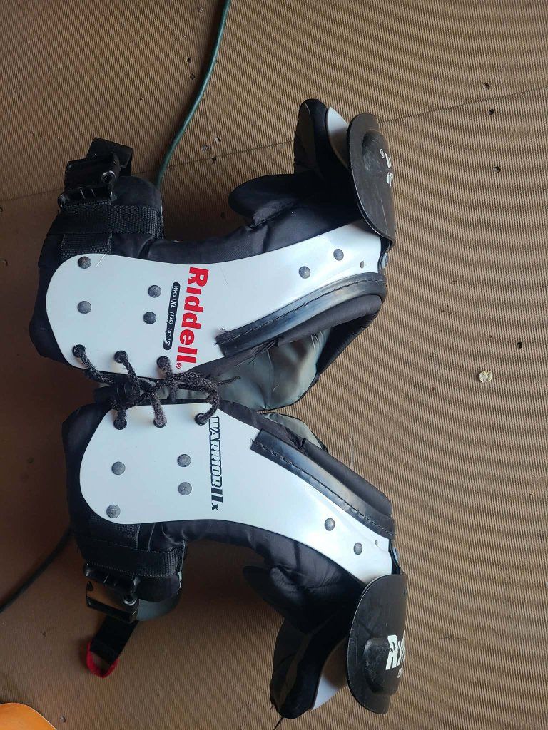 youth XL football shoulder pads