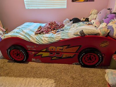 lightening McQueen car bed frame (twin)