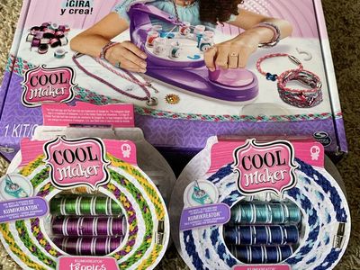 Cool Maker KumiKreator Bead & Braider Bracelet Maker + Refill Packs