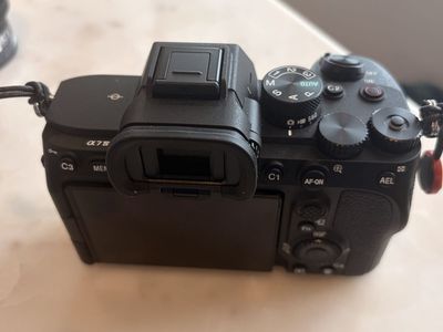 Sony Alpha 7 iv Mirrorless Camera + 28-70mm Lens