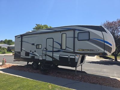 Cherokee Arctic wolf limited 29.5 ft