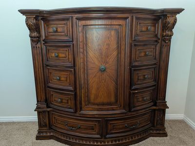 Bedroom Set – 10 Drawer Wood Dresser w/ Hidden Jewelry Cabinet & Queen Bed Set