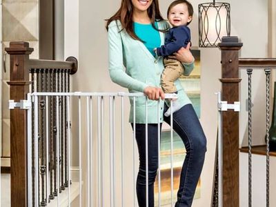 NEW Regalo Baby/Pet Gate, White, 30.5" Tall by 28"-42" Wide 2-in-1 Stairway and Hallway Gate