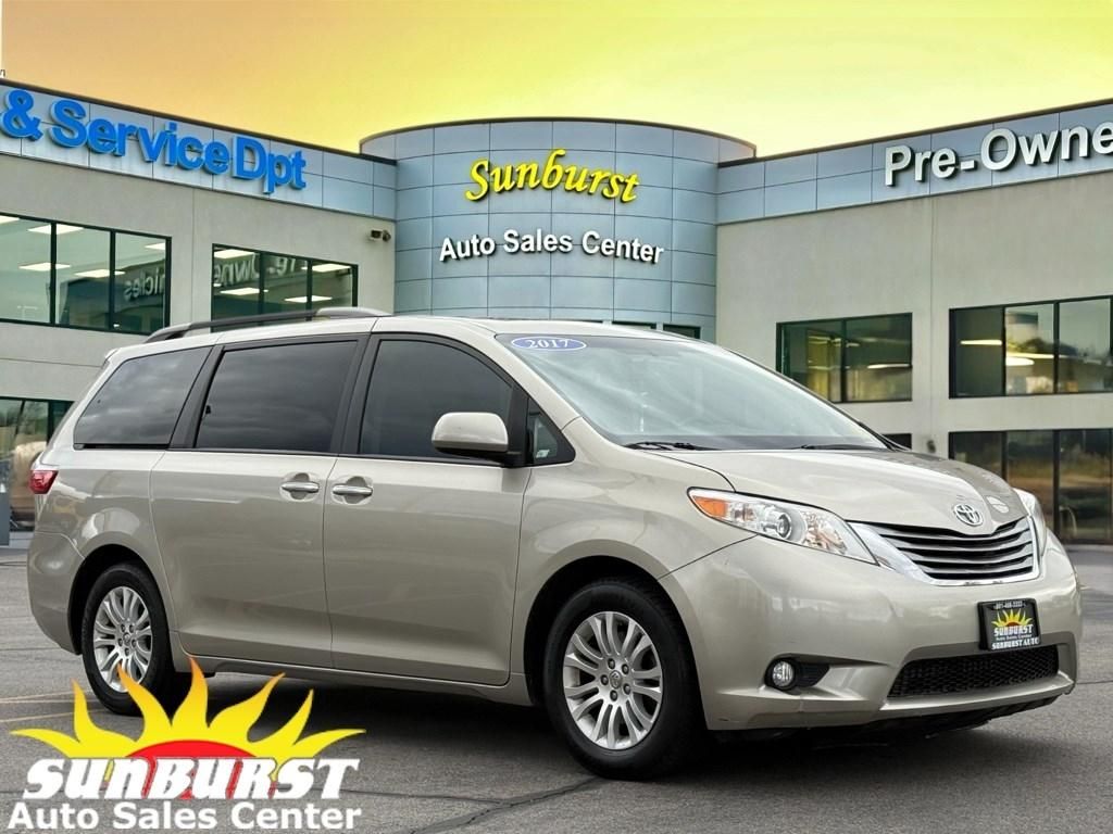 2017 Toyota Sienna XLE 8-Passenger