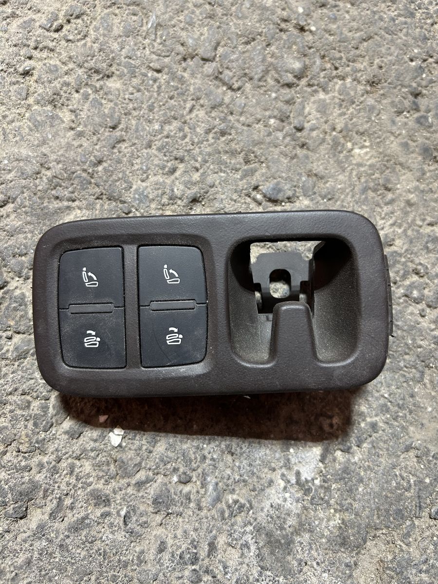 17-26 Audi Q7 Rear Seat Switch