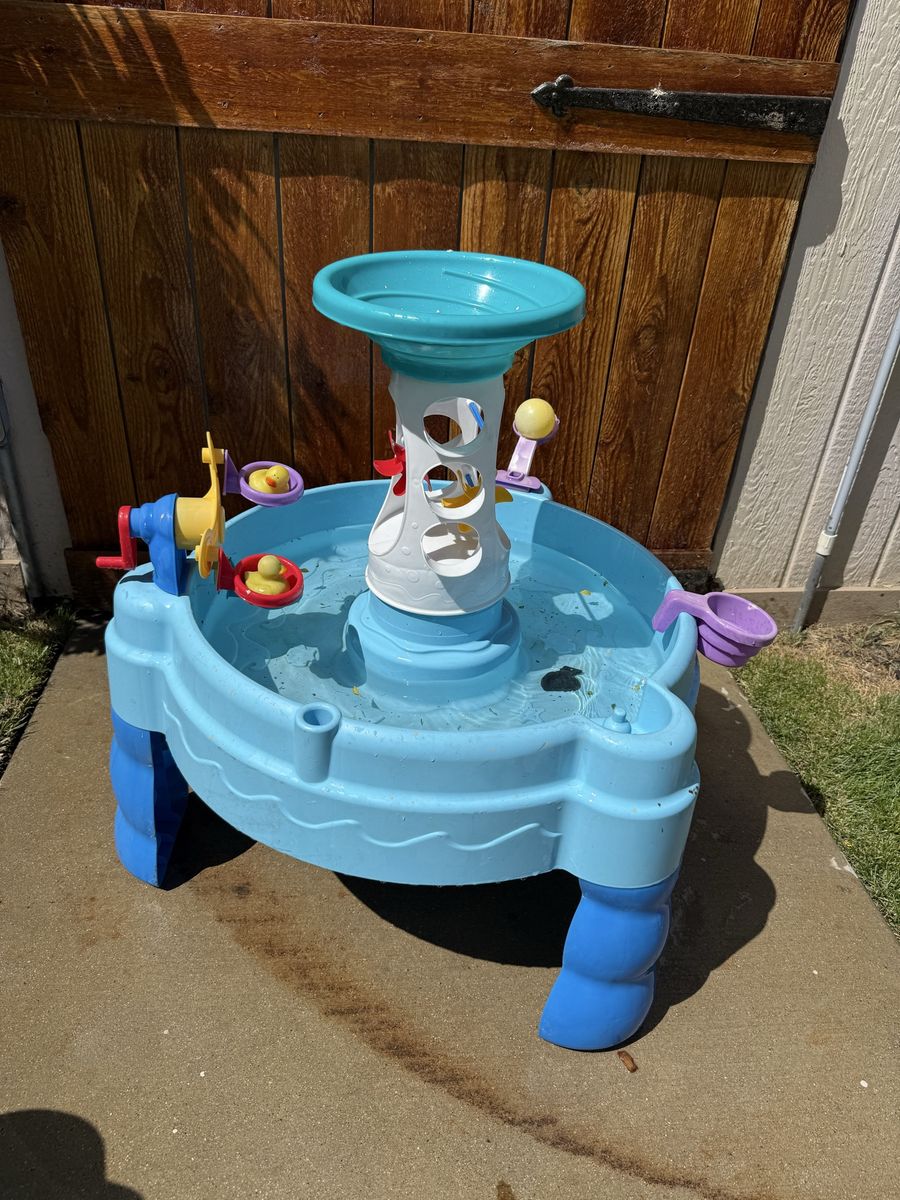 Sand and water kids table