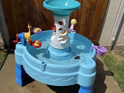 Sand and water kids table
