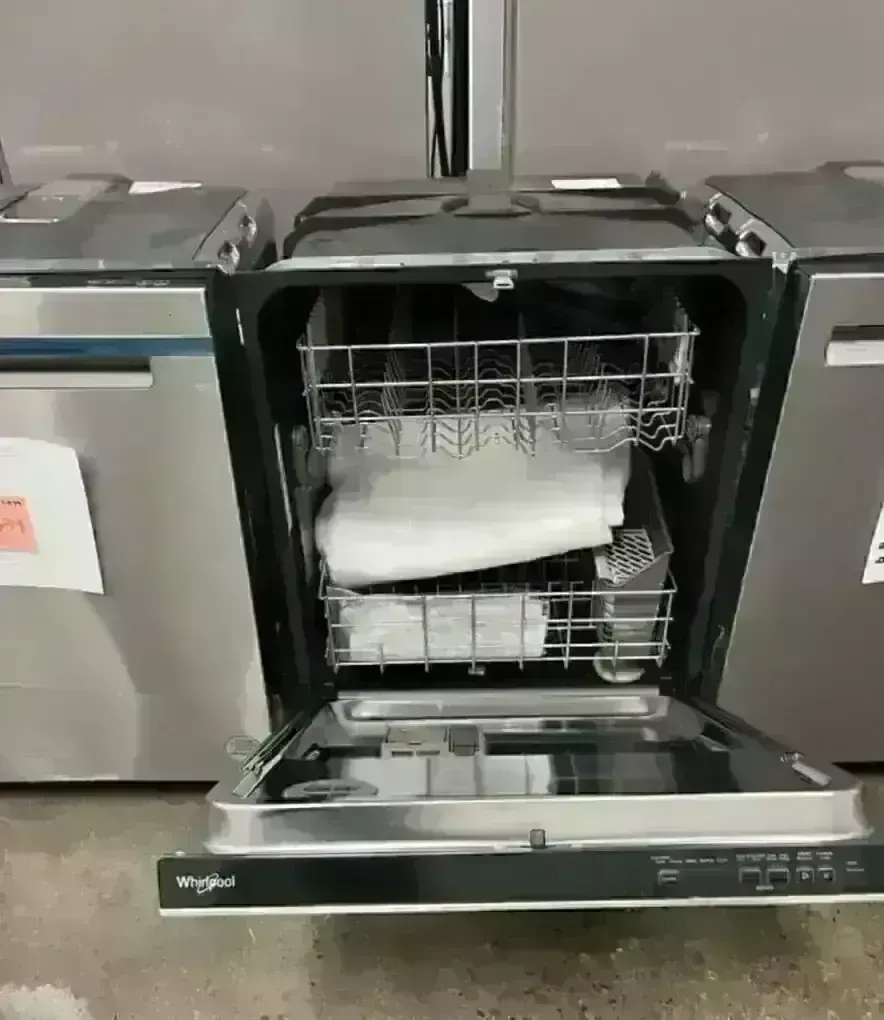 NEW WHIRLPOOL STAINLESS TOP CONTROL DISHWASHER