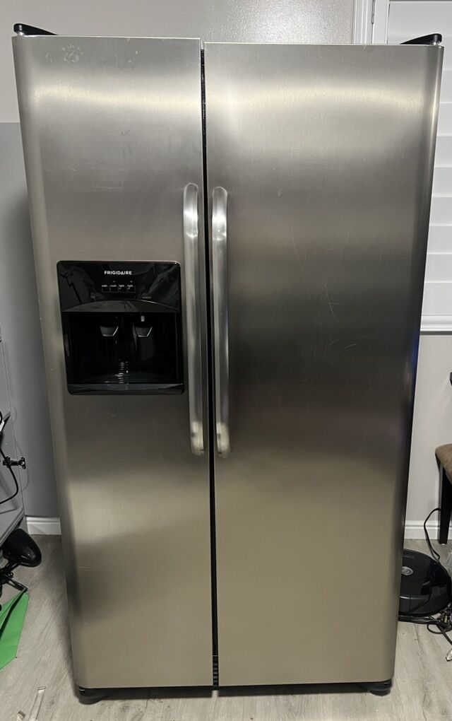 Frigidaire Refrigerator 25 CU FT