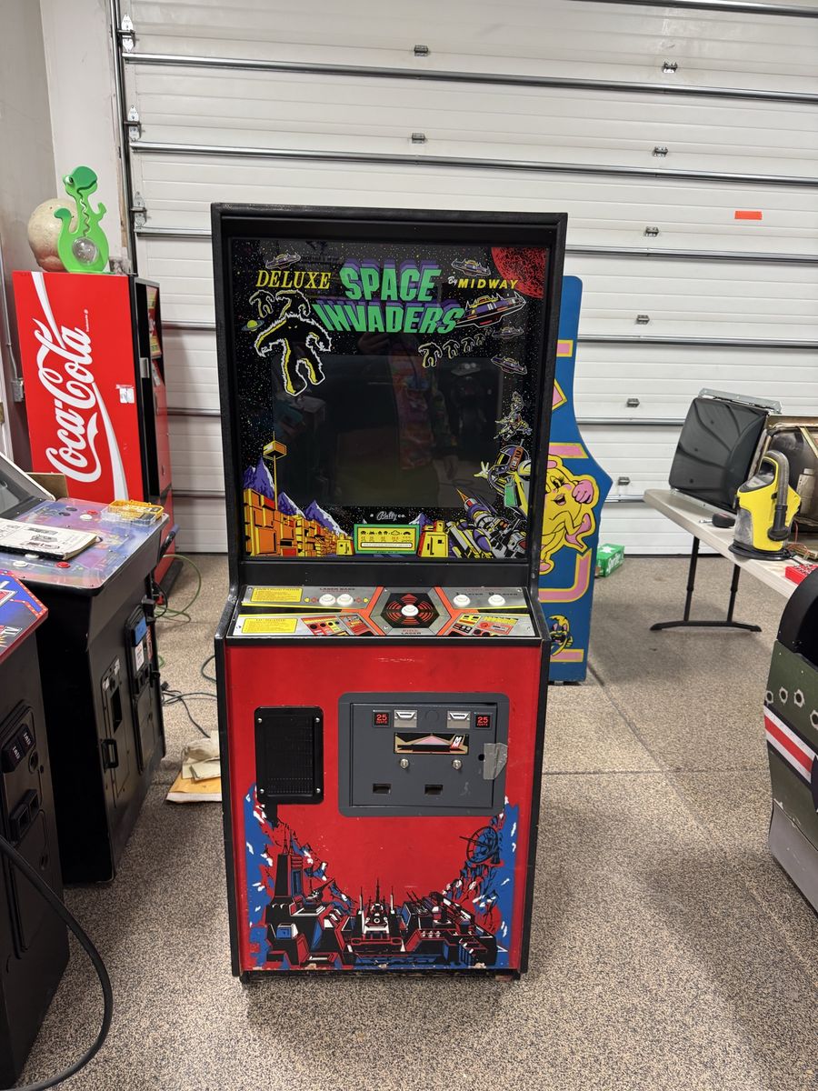 Space Invaders Deluxe Arcade