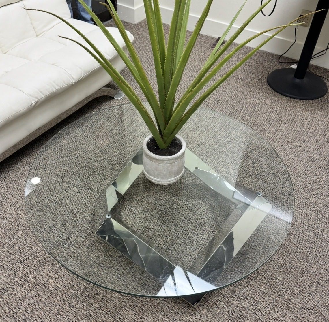 Model, Sleek: Como Coffee Table By Nuevo Living