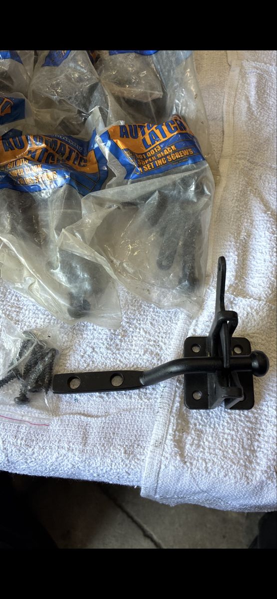 Abbey Trading Automatic Latch Set in Super Black with Screws
