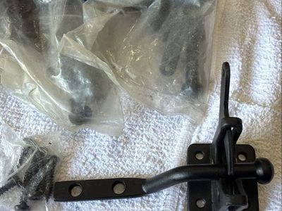 Abbey Trading Automatic Latch Set in Super Black with Screws