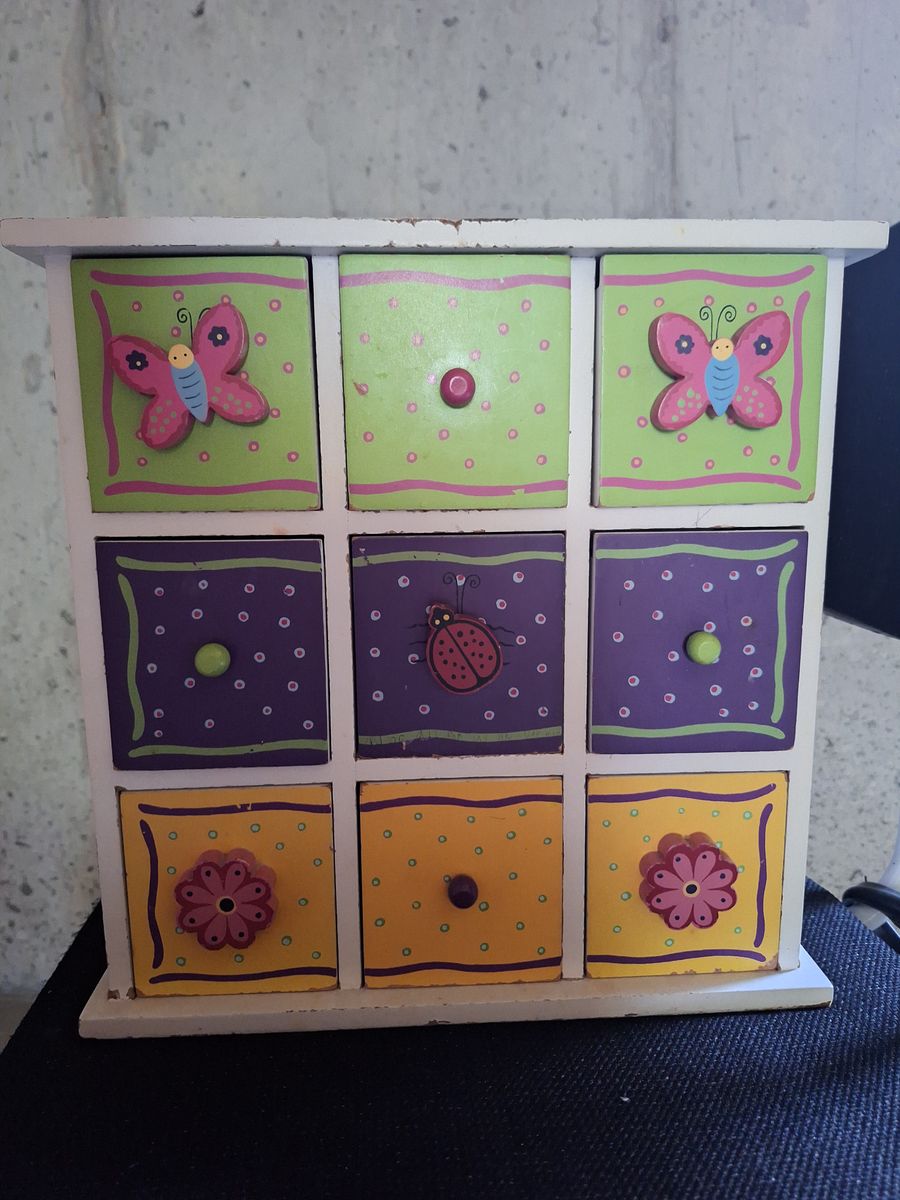 Children's box shelf