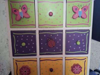 Children's box shelf
