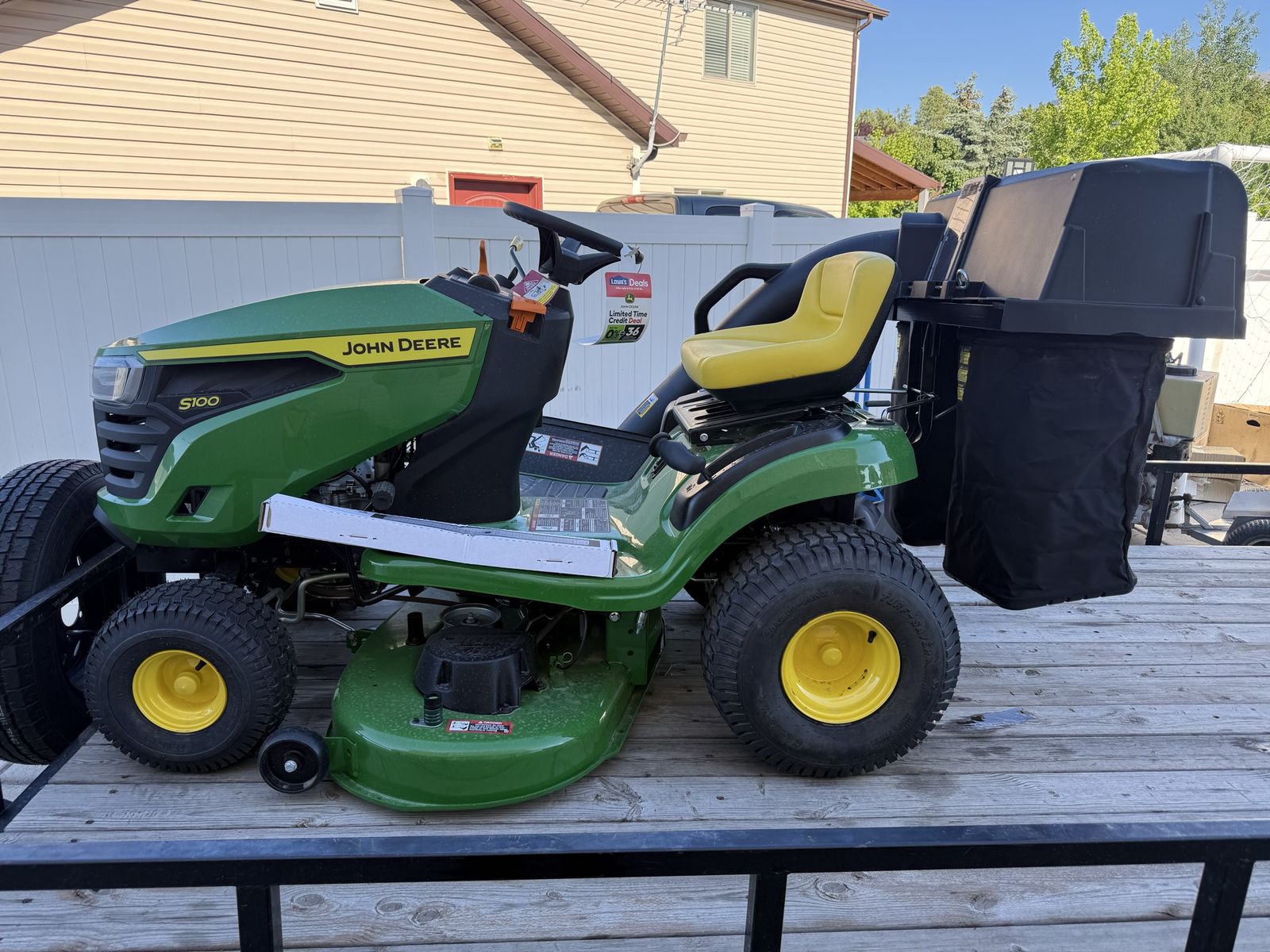 (Brand New) John Deere S100 Riding Lawnmower w/ (Brand New) Bagger System