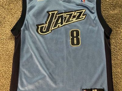 Authentic Vintage Adidas Utah Jazz Deron Williams #8 Basketball Jersey Youth M