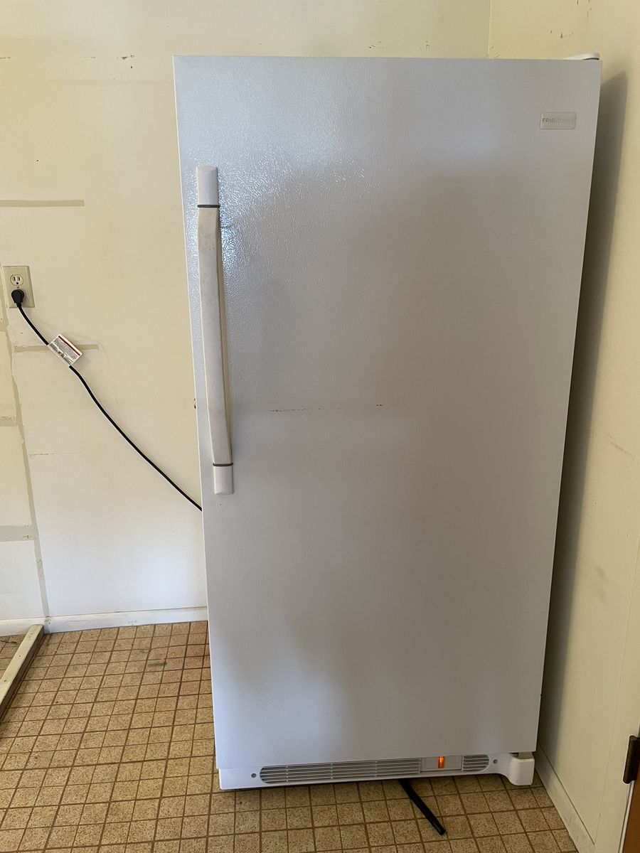 Frigidaire 14.1 Cu Ft Manual Defrost Upright Freezer, WORKS WELL