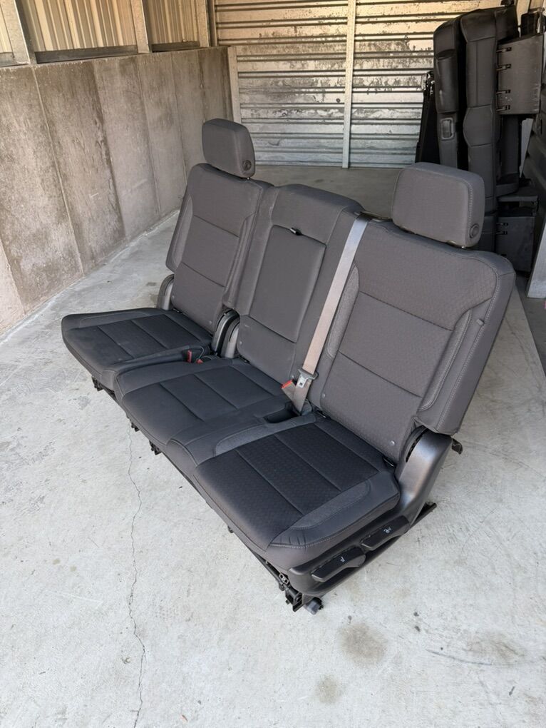 2025 Chevy Tahoe Secont-row Cloth Seats