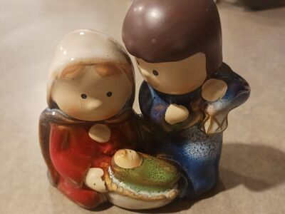 SOLD Smiling children Nativity