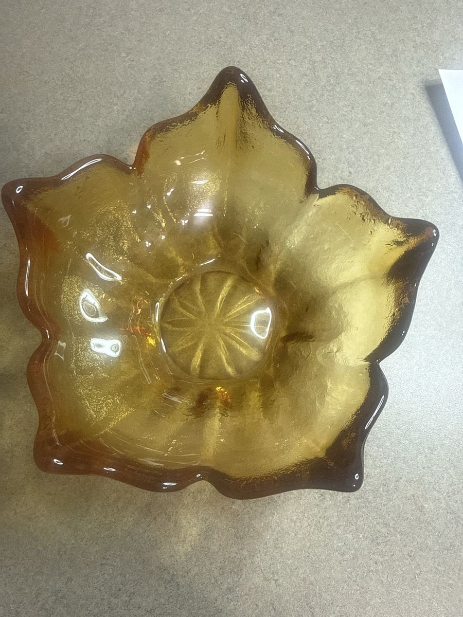 Amber Glass Flower-Shaped Dish Vintage Decorative Bowl Candy Trinket