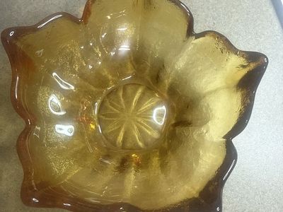 Amber Glass Flower-Shaped Dish Vintage Decorative Bowl Candy Trinket