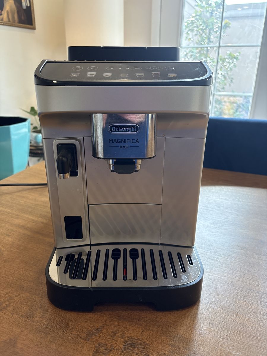 DeLonghi Espresso and Latte machine