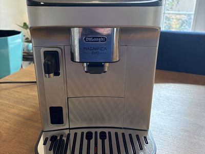 DeLonghi Espresso and Latte machine