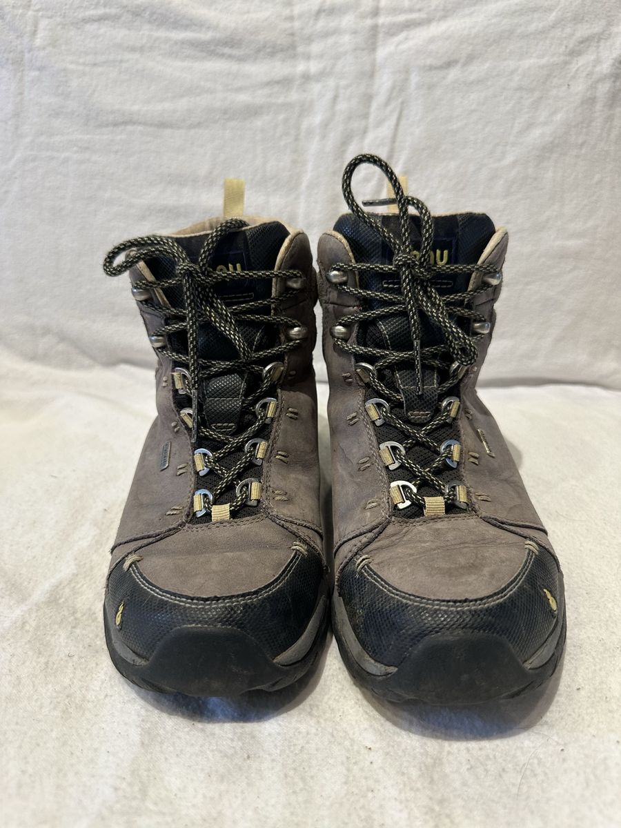 Ahnu women’s size 7.5 gray Wtrprf mid hiking boots