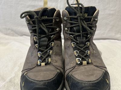 Ahnu women’s size 7.5 gray Wtrprf mid hiking boots