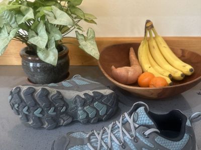 Obos women’s hiking shoes sz 9