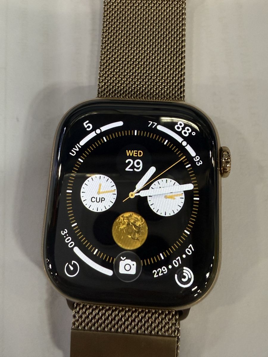 Apple 11 46mm  Gold Stainless Steel Case with Gold Milanese Loop Band