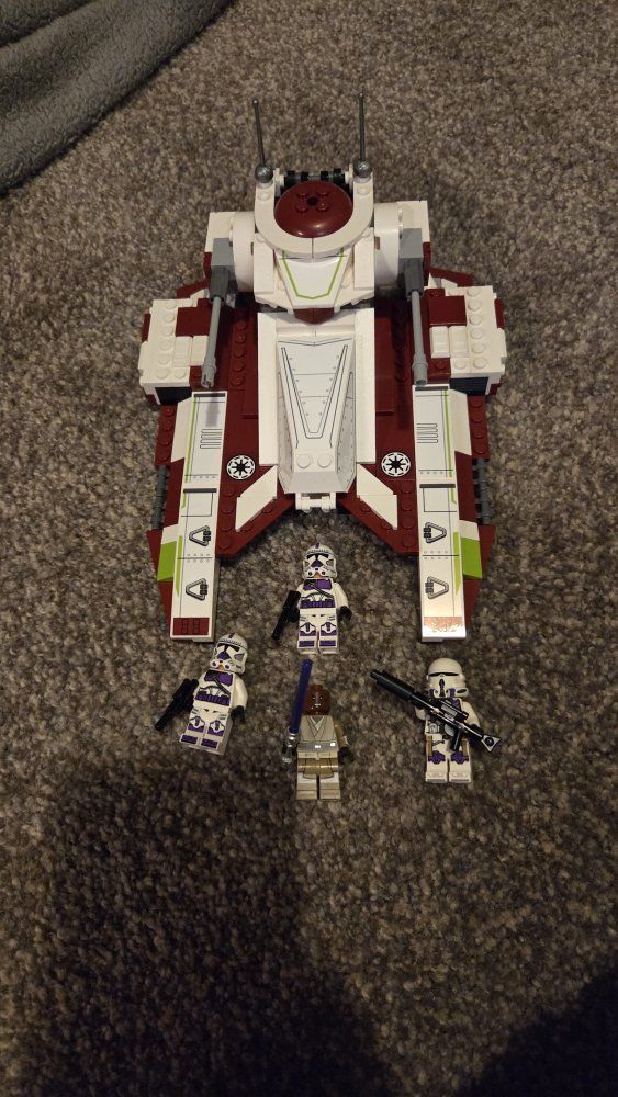 LEGO Star Wars 187th Legion Airborne Trooper Tank with Minifigures