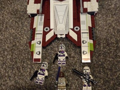 LEGO Star Wars 187th Legion Airborne Trooper Tank with Minifigures