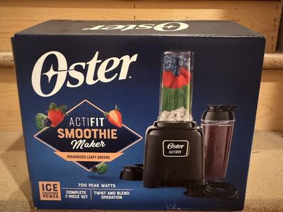 Oster Actifit Smoothie Maker, 700 Peak Watts, 7-Piece Set - Brand New