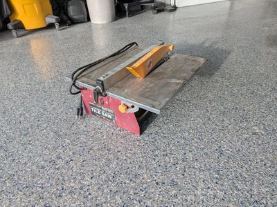 Chicago Electric 7 Inch Portable Wet Cutting Tile Saw