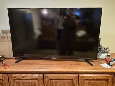 SALE PENDING Samsung smart tv with Remote 50 inch