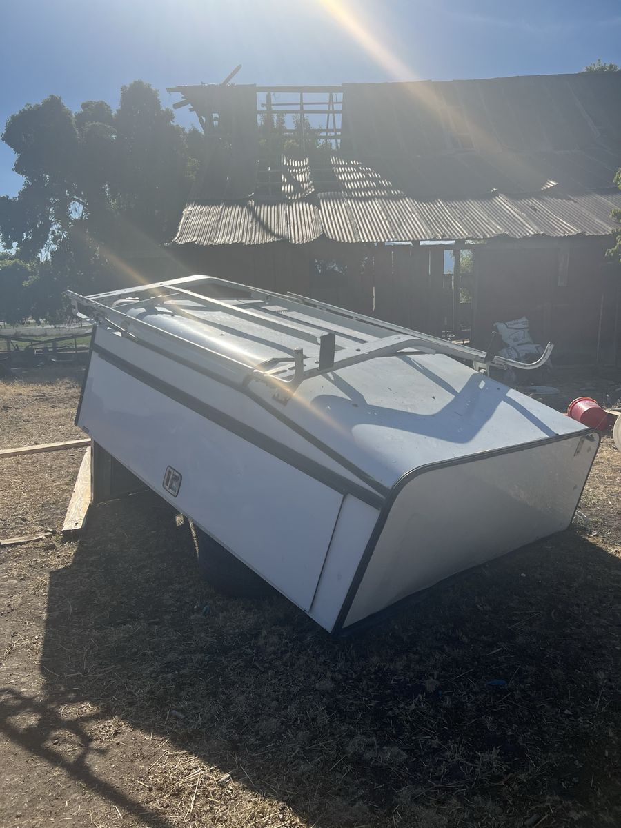 White Aluminum Truck Bed Camper Shell Topper with Roof Ladder Rack
