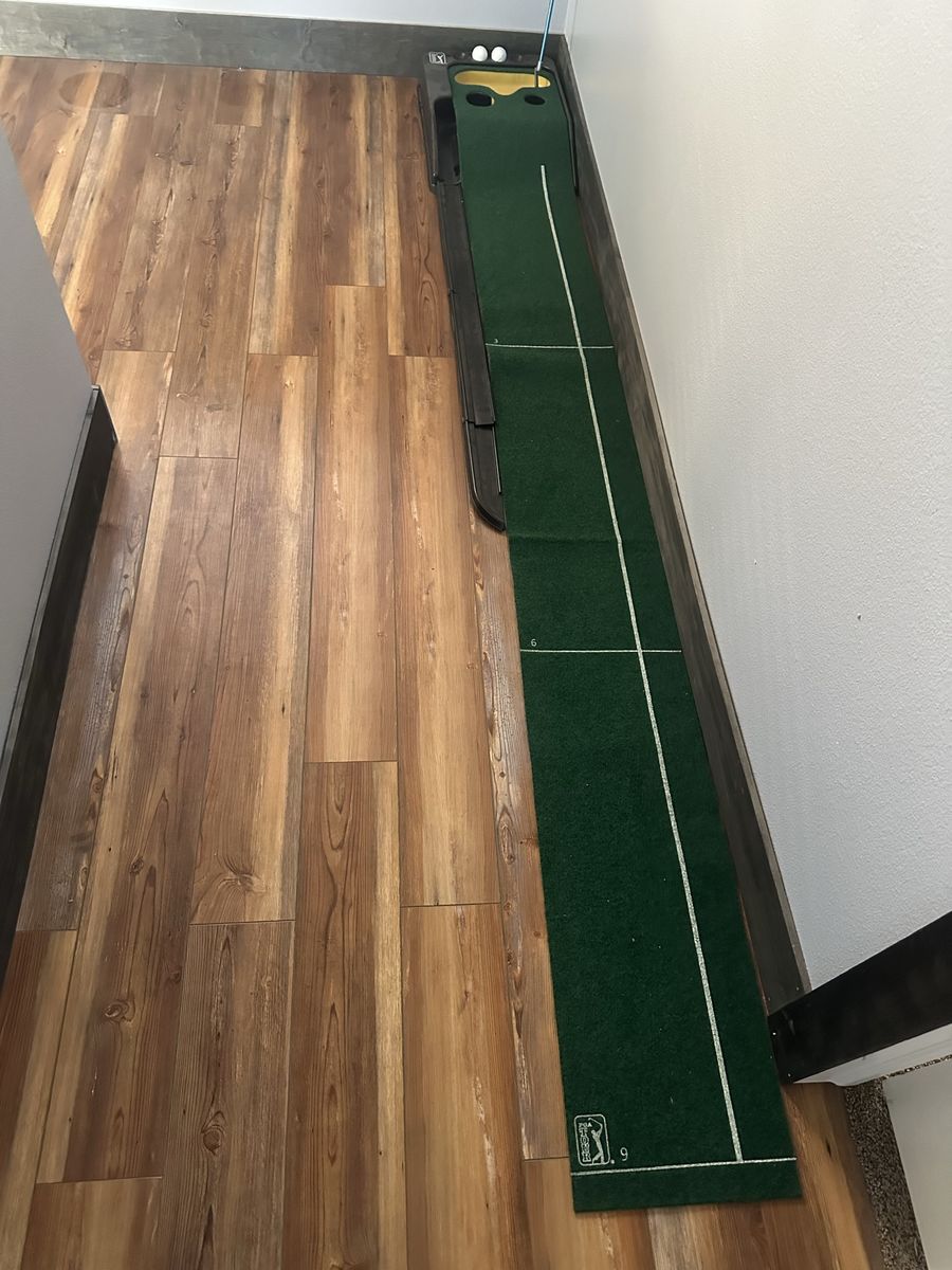 Indoor putting practice set