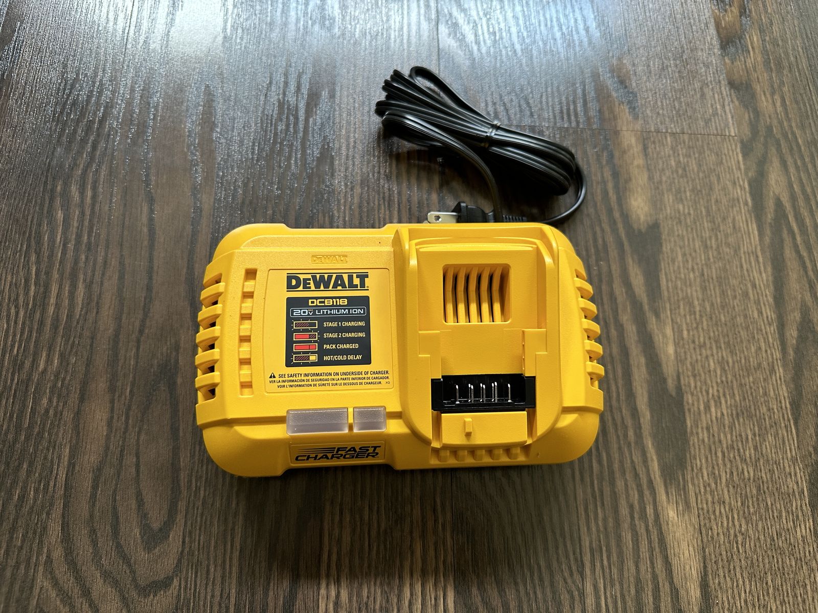 Brand new Dewalt 20V XR Fast charger