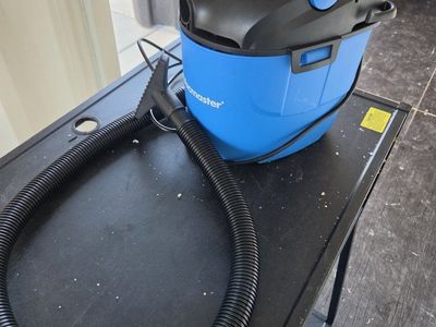 Vacmaster 2.5 Gallon 2.5 Peak HP Wet/Dry Shop Vacuum with Hose